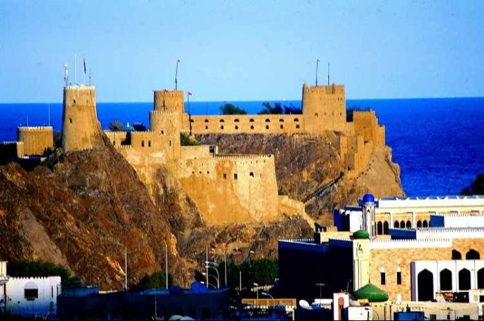 قلعتي الجلالي والميزان في عمان