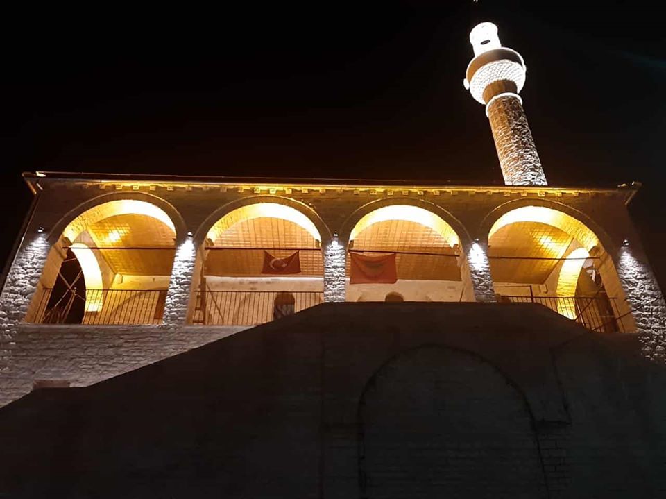 مسجد البازار القديم في جيروكاستر