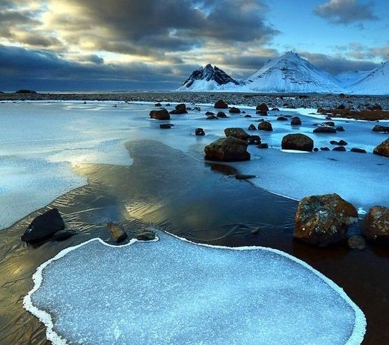 البحيرة الزرقاء فى أيسلندا