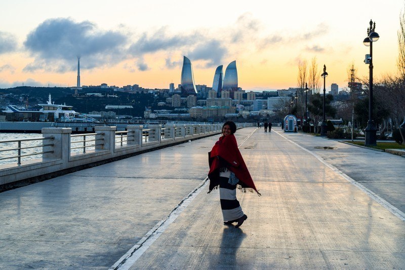Сесть в баку. Баку Янбулатова. Туристы в Баку. Зима в Баку. Баку зимой.