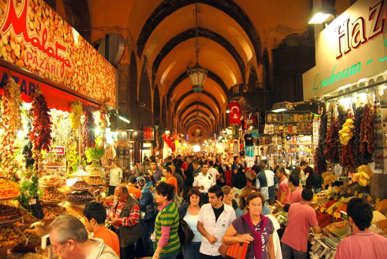 جولة بين أشهر أسواق اسطنبول، وأجمل الهدايا التذكارية التي يمكنك شرائها 