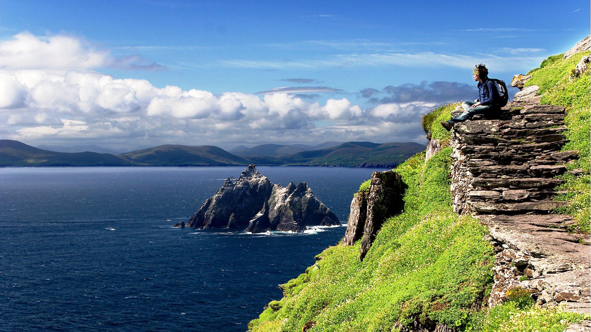 دليلك السياحي إلى أيرلندا.. تلال خضراء، قلاع مهيبة وقرى مذهلة 
