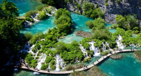 دليلك لزيارة بحيرات بليتفيتش الوطنية .. الأجمل في كرواتيا