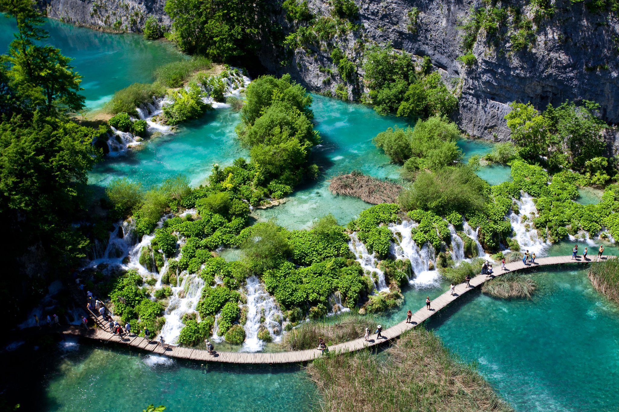 دليلك لزيارة بحيرات بليتفيتش الوطنية .. الأجمل في كرواتيا 