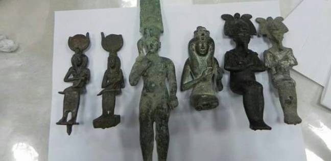 أمير الشارقة يعيد لمصر مئات القطع الأثرية النادرة 