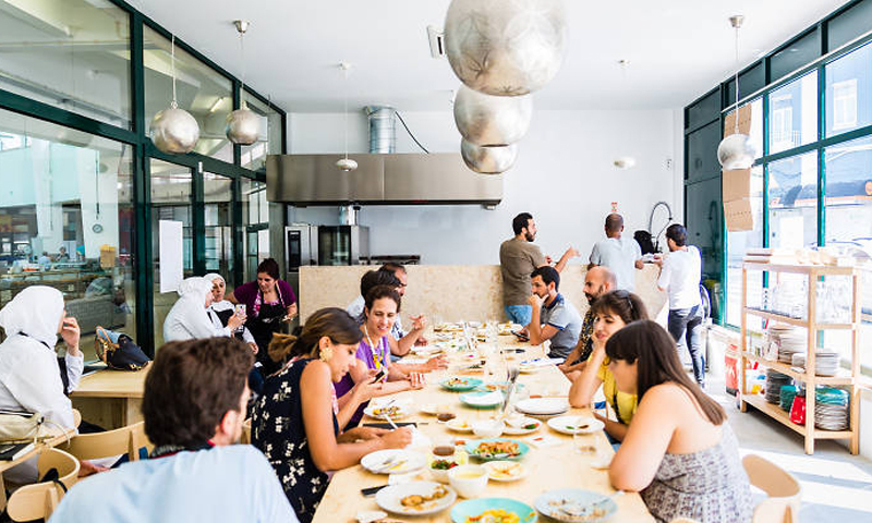 “مزة”.. أول مطعم سوري في العاصمة البرتغالية “لشبونة” 