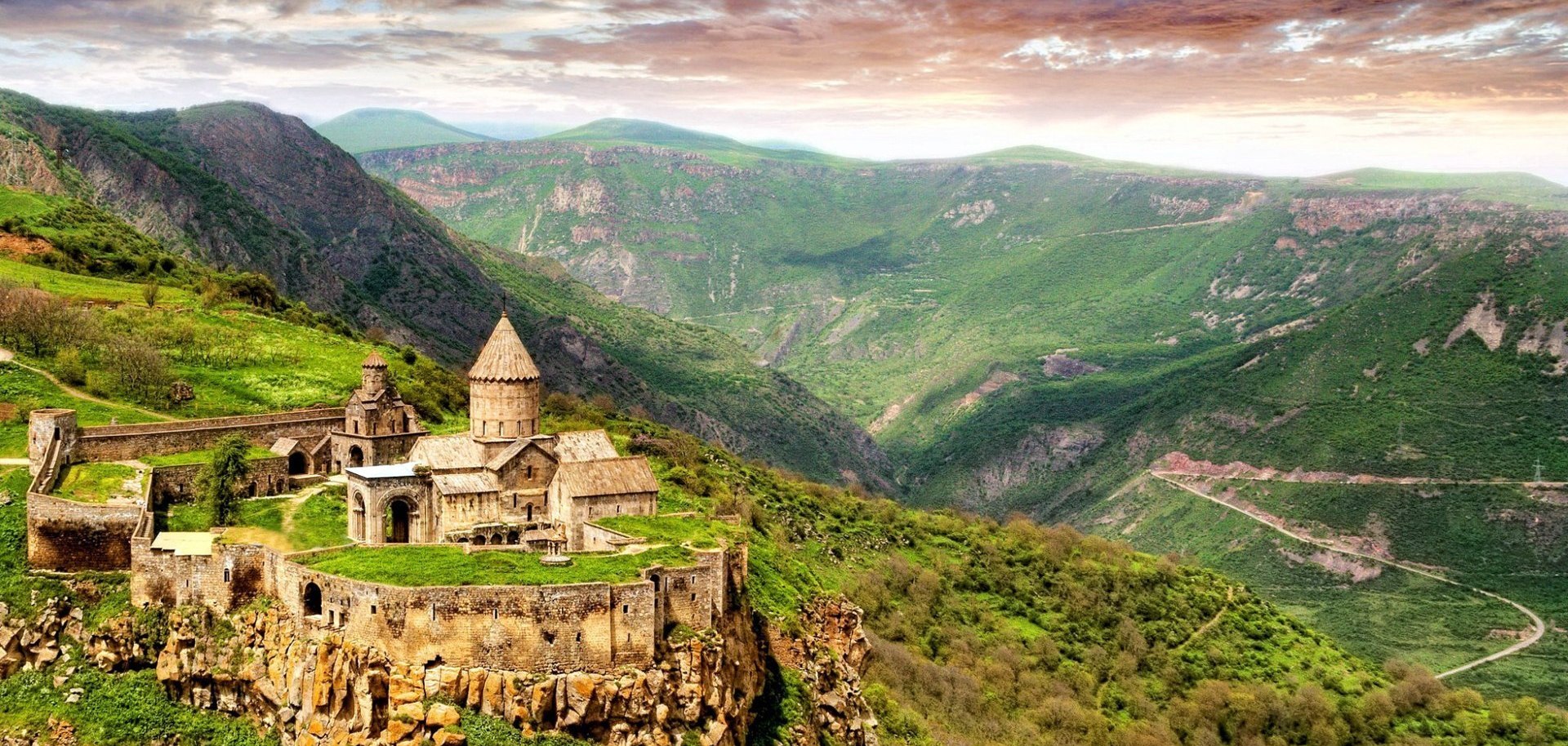 السياحة في غوريس أرمينيا وأفضل الأماكن السياحية هناك 