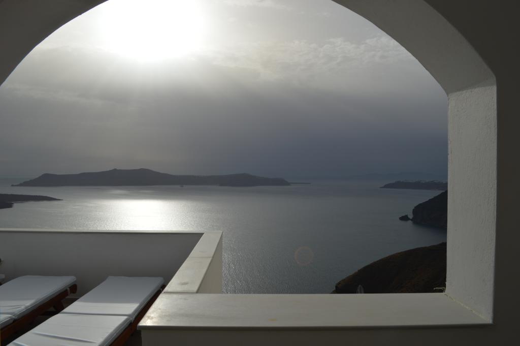 أفضل فنادق سانتوريني لمزيد من الاستمتاع في جزيرة الرومانسية اليونانية 
