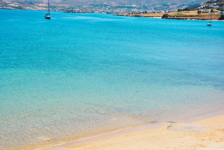 جزيرة باروس .. وجهة تأخذك إلى عالم من السحر والجمال في اليونان 