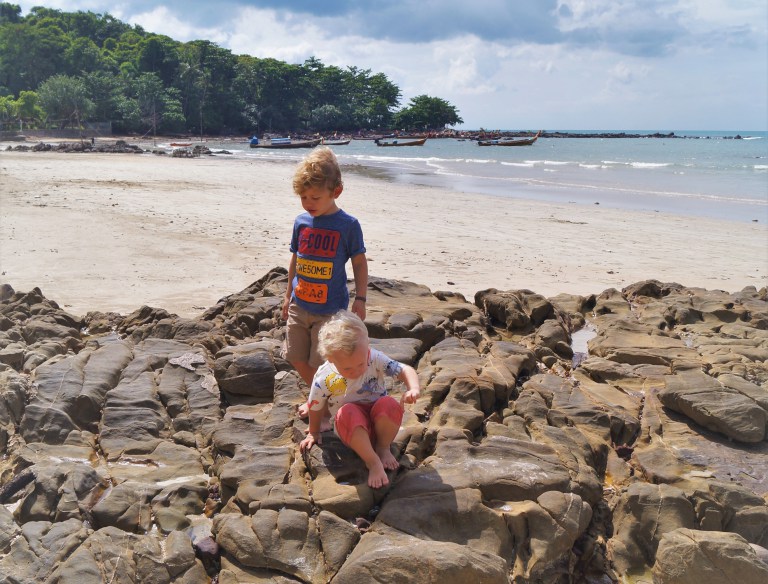 تعرف على أفضل شواطىء تايلاند للأطفال .. مياه هادئة ورمال ناعمة ومطاعم مميزة 