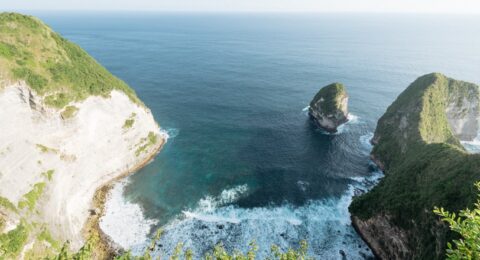 أسباب تدفعك لزيارة جزيرة نوسا بينيدا في إندونيسيا