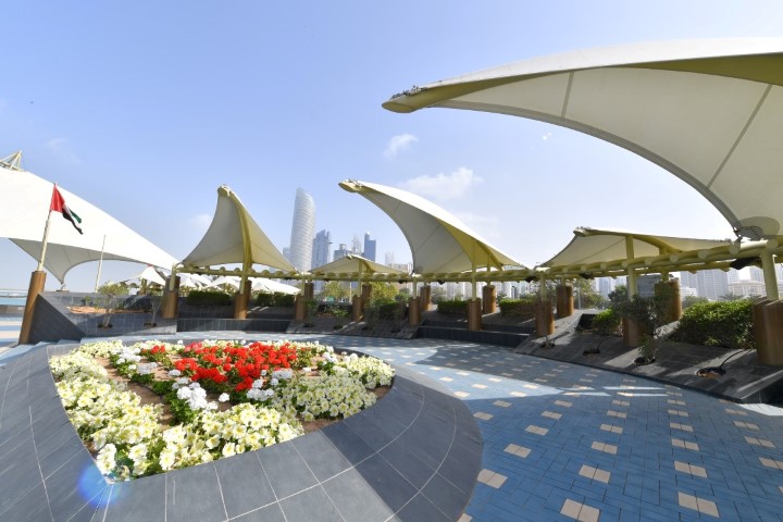 منتزه شاطئ الكورنيش في أبوظبي أفضل حديقة شعبية في العالم 