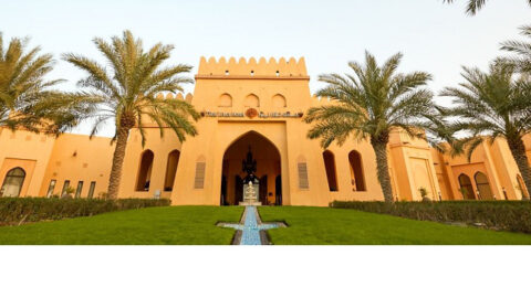 فندق تلال ليوا يفوز بجائزة أفضل منتجع صحراوي في جوائز السفر العربية