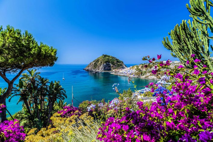 السياحة في جزيرة ايشيا الإيطالية وأفضل الأماكن الممتعة للزيارة 