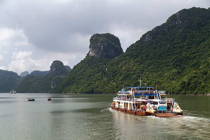 دليل السياحة في خليج هالونج فيتنام وأجمل الأماكن السياحية الموصى بها 
