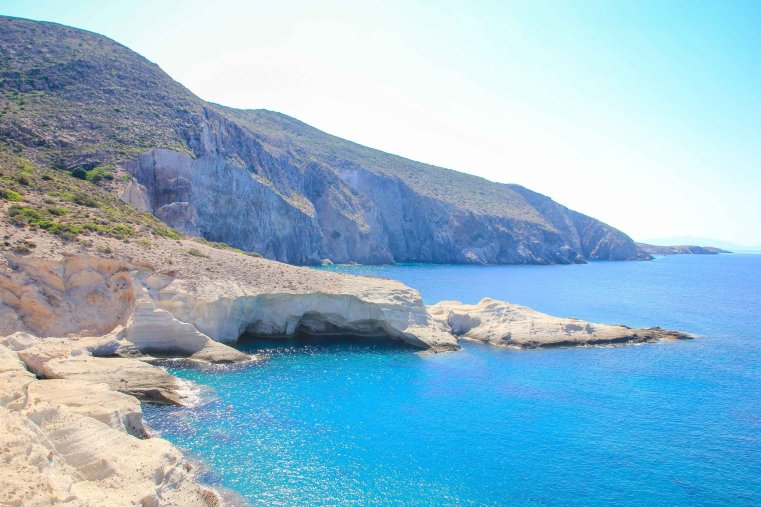 دليل السياحة في جزيرة أنتيباروس اليونانية 
