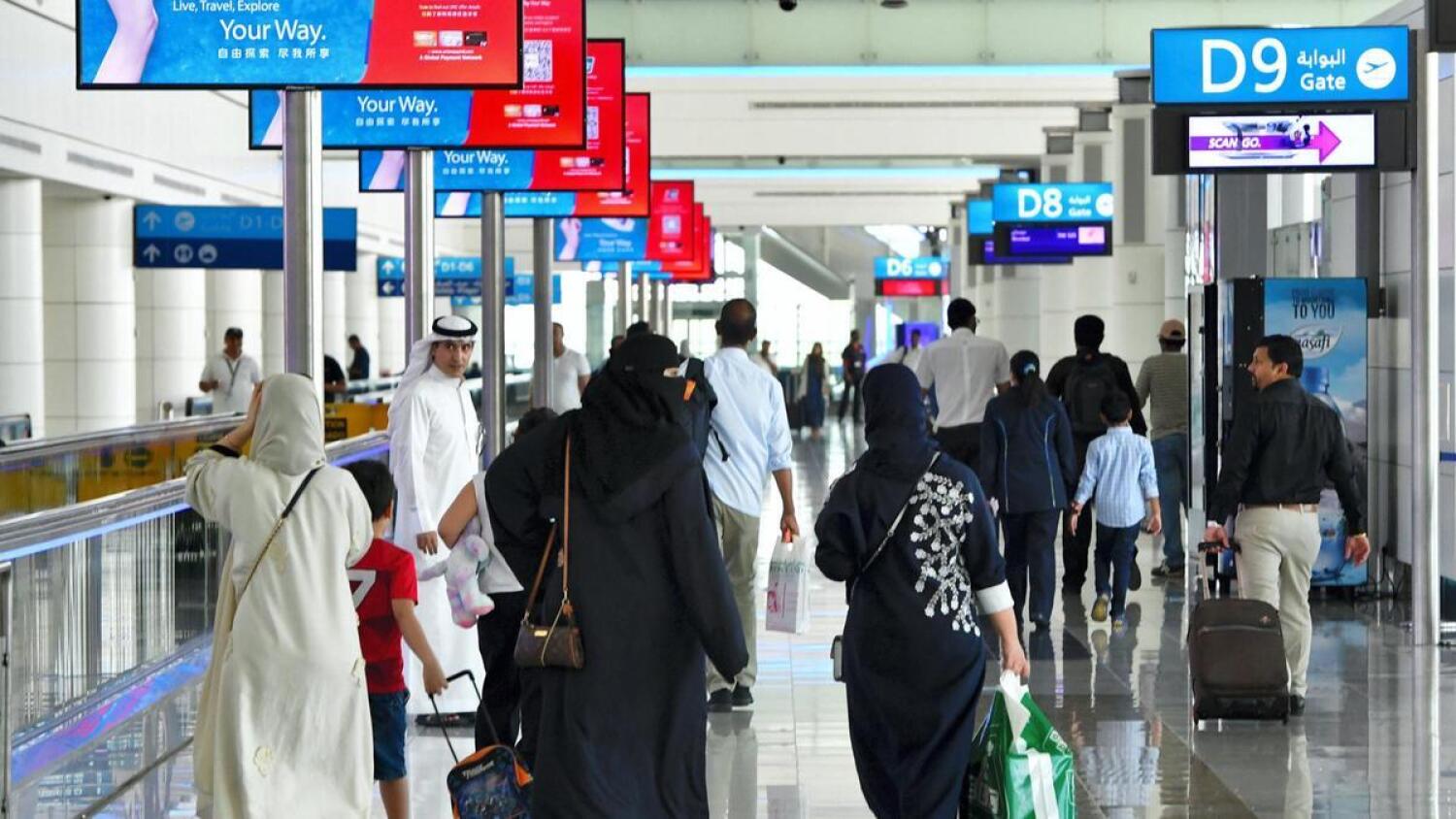تحويل 13 رحلة جوية متجهة إلى دبي وسط ظروف جوية غير مستقرة 
